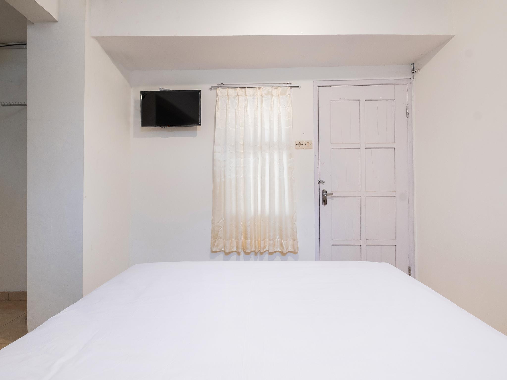 Готель Oyo 2173 Bnv House Babarsari Maguwo Екстер'єр фото