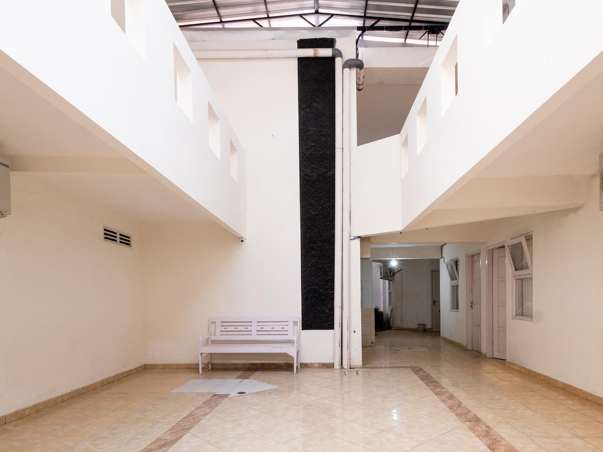 Готель Oyo 2173 Bnv House Babarsari Maguwo Екстер'єр фото