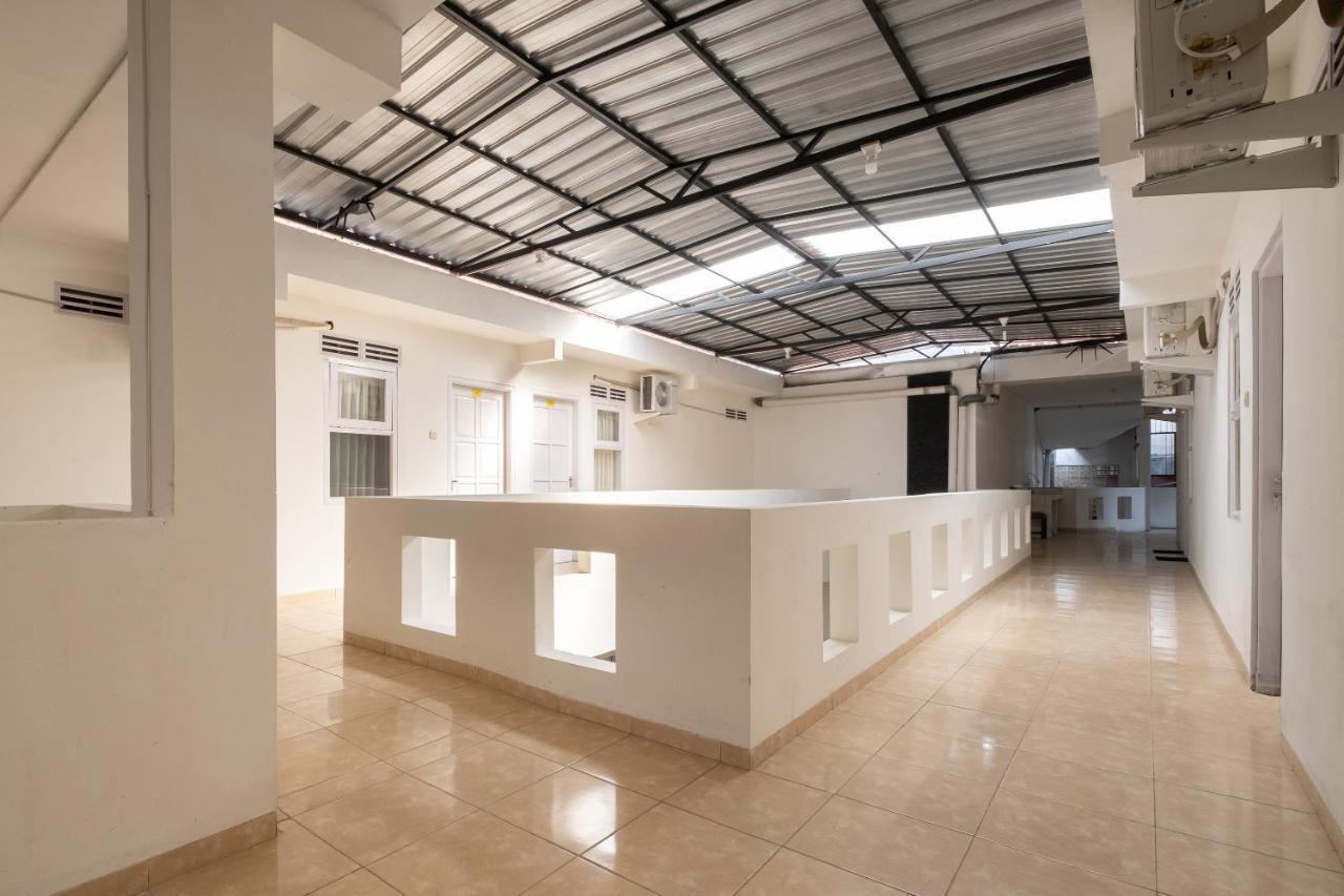 Готель Oyo 2173 Bnv House Babarsari Maguwo Екстер'єр фото